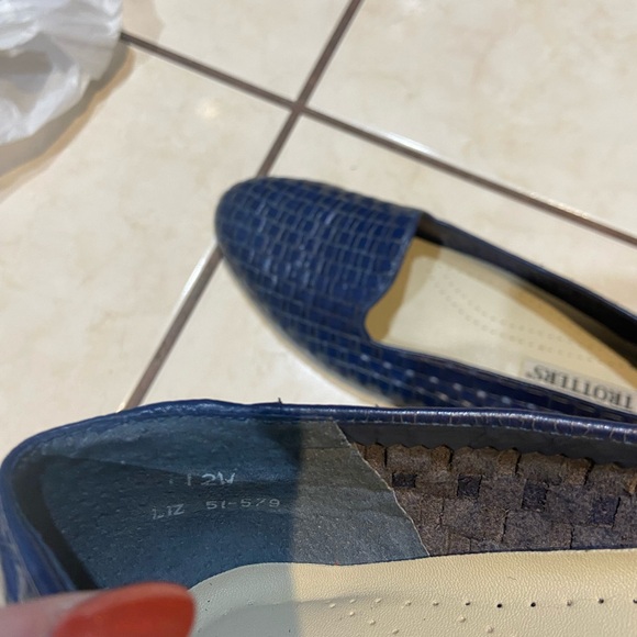 Trotters Liz in navy sz 12W - Picture 6 of 8